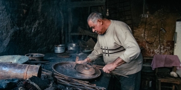 Denizli-Camisinde-AKP-Bayragi-Tartismasi-Siyasete-Alet-Edilme-Iddiasi-featured