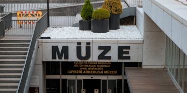 Gebze8217de-Eczaneye-Sok-Saldiri-Kundaklama-Girisimi-Kamerada-Saldirgan-Meslektasi-Cikti-featured