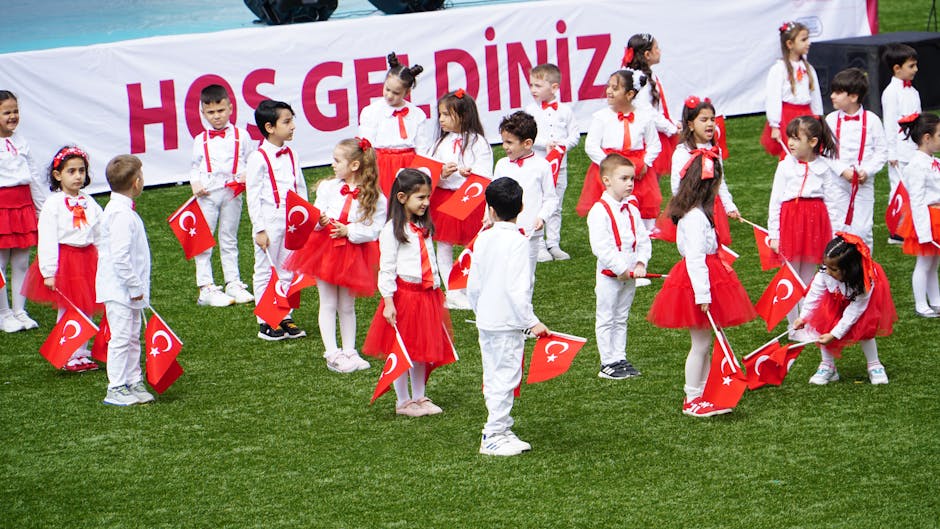 Izmir8217de-23-Nisan-Coskusu-9-Ulkeden-Cocuklar-Baris-Icin-Bulustu-featured