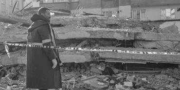 Sultangazi8217de-Yuksek-Sesli-Arac-Deprem-Panigi-Yaratti-featured